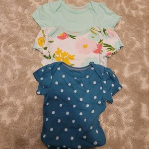 VGUC Cloud Island baby girl onesie set